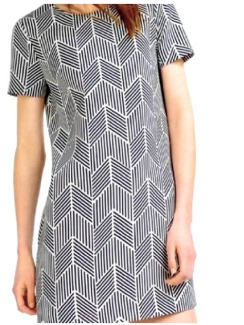 ## ✨ ZARA Black & White Chevron Chevron Geometric Shift Dress ✨